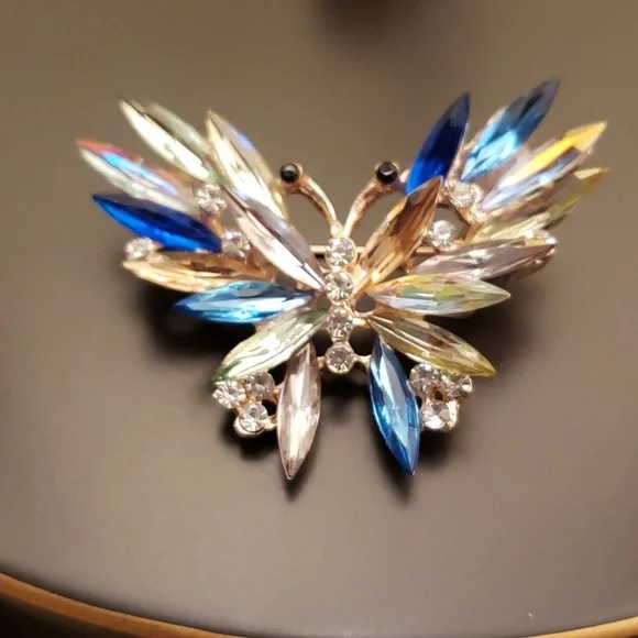 Rhinestone Butterfly Brooch pin - Picture 3 of 6